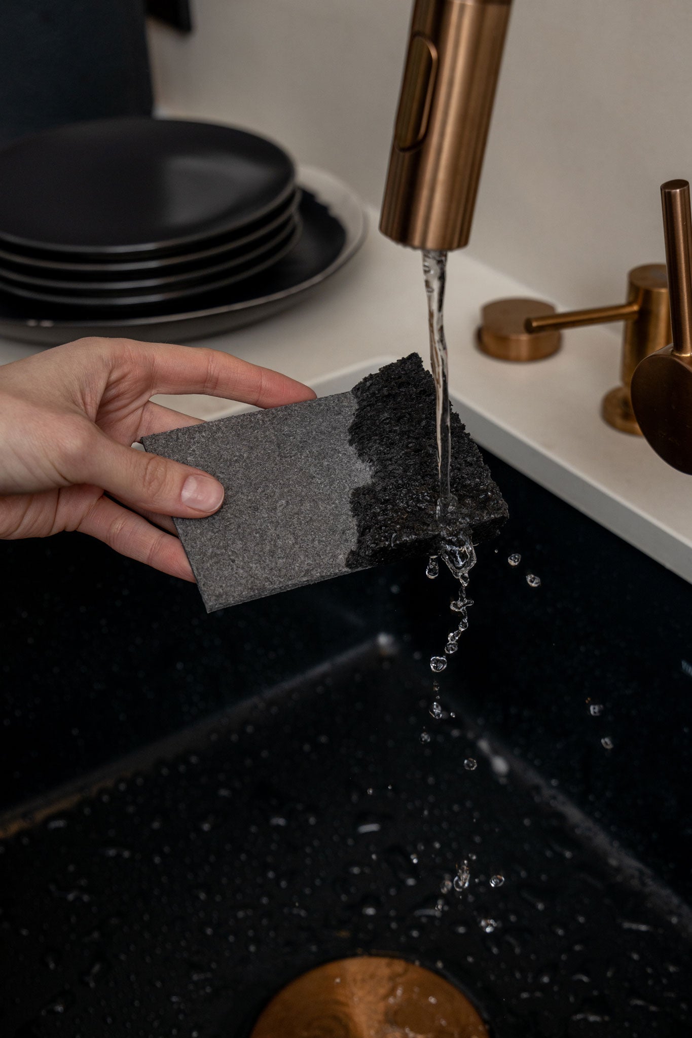 black:basic — Black Pop-Up Kitchen Sponges