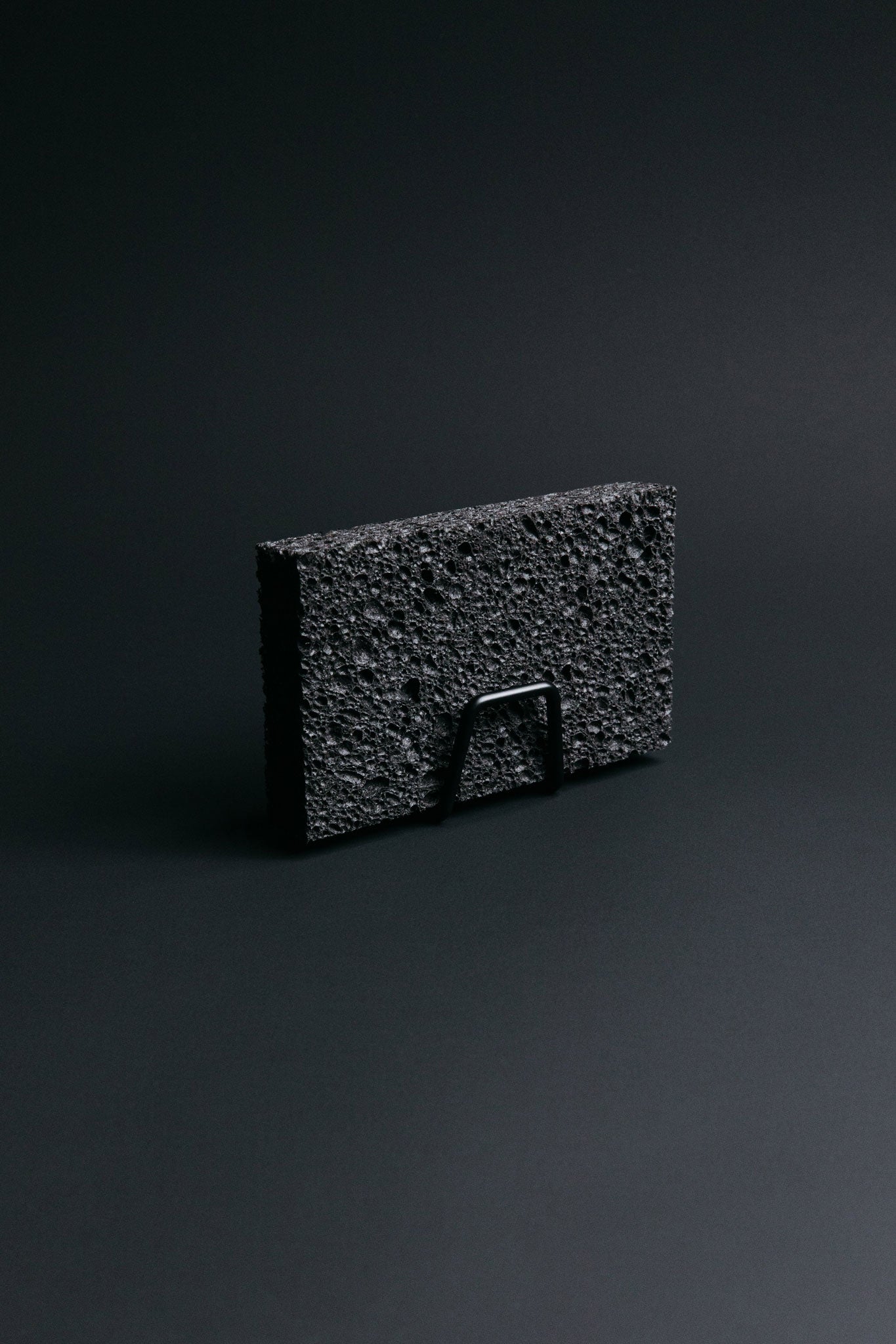 Black sponge holder – black:basic